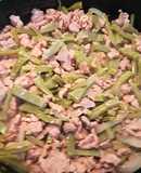 Cerdo con guajillo y nopales