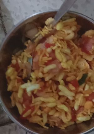 A picture of Bhel puri.