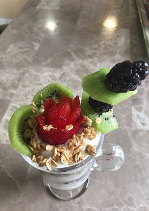Una foto de Yogurt y fruta