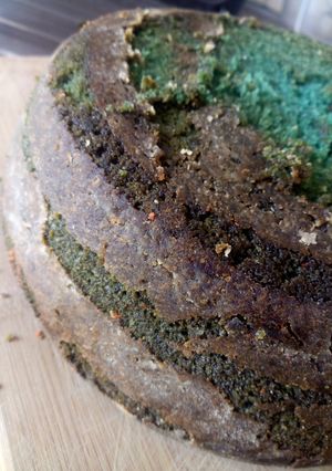A picture of Purple velvet cake.