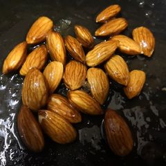 A picture of Honey Glazed Almonds.