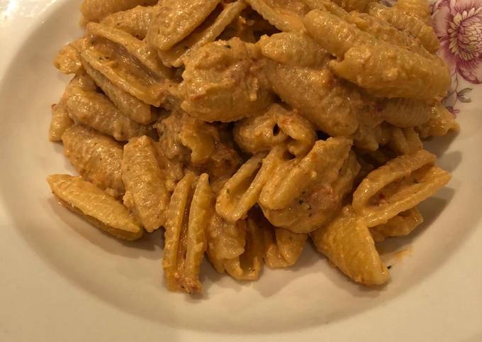 Walnut, ricotta and sun-dried tomatoes pesto