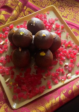 A picture of Moong laddu.