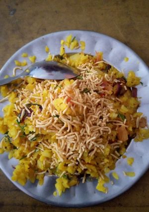 पोहा (Poha recipe in Hindi) रेसिपी मुख्य फोटो