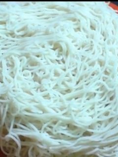 மீதமான சாதத்தில் இடியாப்பம்(Leftover rice idiyappam recipe in tamil) செய்முறை முக்கிய புகைப்படம்