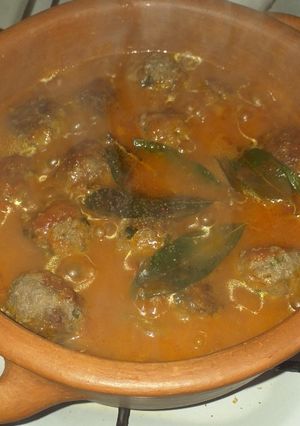 Una foto de Albóndigas con arroz (olla de barro)