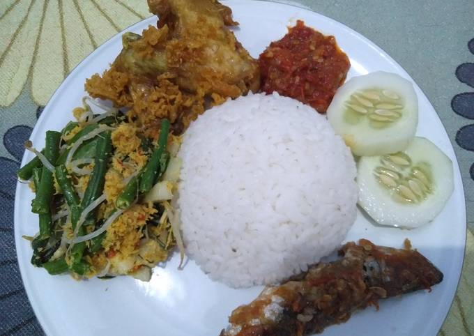 Resep: Ayam kremes &amp; urap simple Wajib Dicoba
