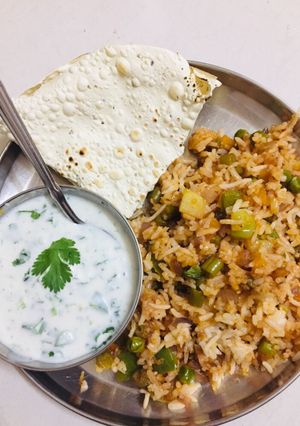 A picture of Schezwan fried rice.