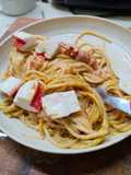 Espagueti con surimi y zanahoria mini