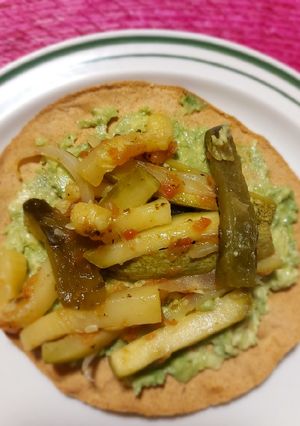 Una foto de Calabacitas con rajas de poblano versión light