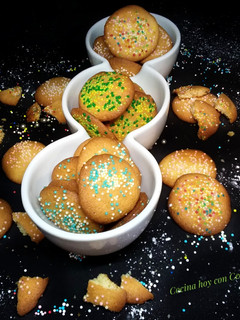 Una foto de Galletas de mantequilla coloridas