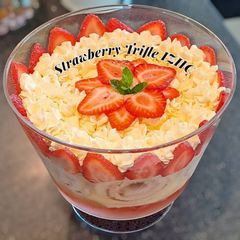 A picture of 🍓🍰🍓 Strawberry Trifle 🍓🍰🍓.