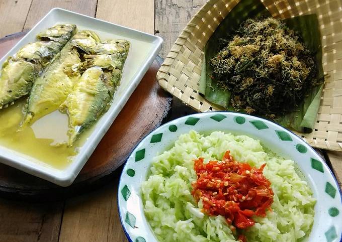 Ini dia! Cara mudah bikin Urap Kangkung, Pallu Ce&#39;la dan Raca&#39; Mangga yang nikmat