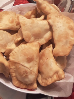 Una foto de Empanadas de vienesa y queso