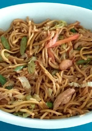 A picture of Chicken Chow Mein (Chinese Chicken Fried Noodle)😋🐣🐥🍝⚘.