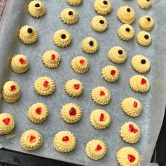 A picture of Mini butter cookies.