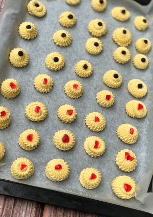 A picture of Mini butter cookies.