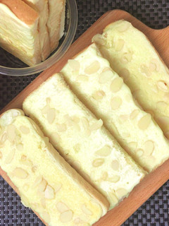 A picture of Crispy Butter Bread with Chewy Milk Flavor - Perfect for Parties.