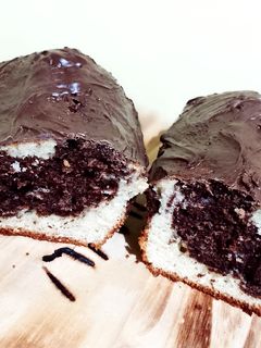 Una foto de Budín marmolado bañado en Chocolate