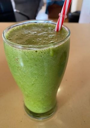 Almás-körtés detox smoothie recept fotója
