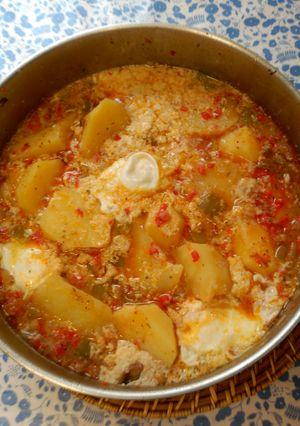 Una foto de Huevos "marmitako"