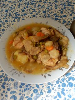 Una foto de Hongos y pollo en estofado