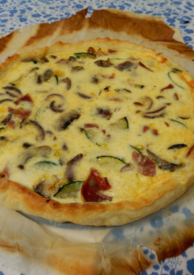 Una foto de Quiche de verduras y jamón 