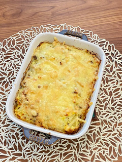 A picture of Oven baked omelette with minced meat and potatoes.