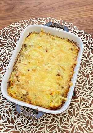 A picture of Oven baked omelette with minced meat and potatoes.