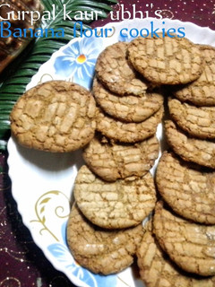 A picture of Banana flour cookies 🍌🥚.