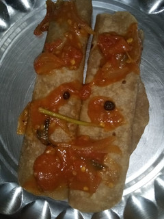 சப்பாத்தி வித் தக்காளி தொக்கு (Chappathi with thakkali thokku recipe in tamil) செய்முறை முக்கிய புகைப்படம்