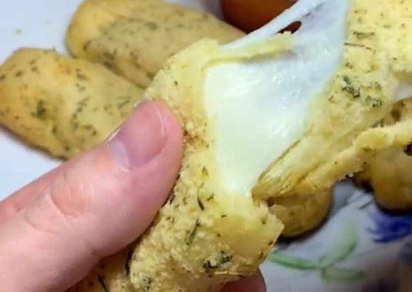 Garlic butter cheese sticks