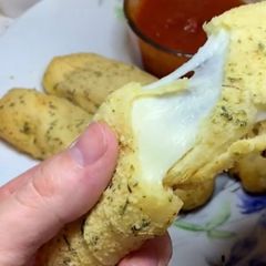 A picture of Garlic butter cheese sticks.