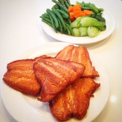 Deep fry salmon with mixed veggies A picture of Deep fry salmon with mixed veggies.