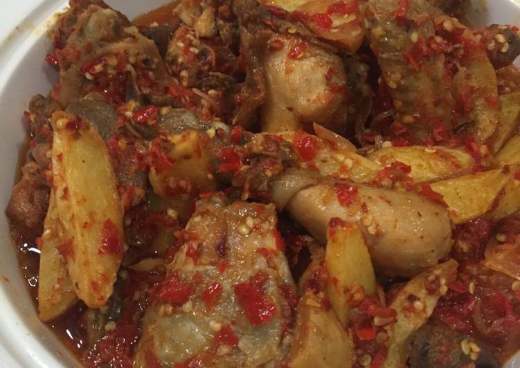 Resep Ayam Balado Kentang oleh Popi Prihandini - Cookpad