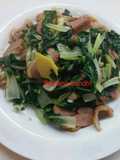 Tumis baby bokcoy dengan daging bebek asap
