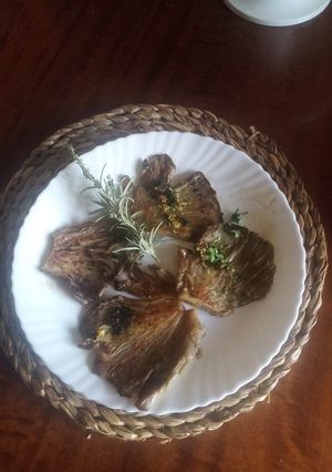 Una foto de Setas ostra a la plancha con picada