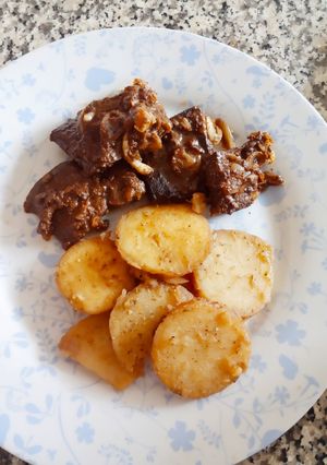Una foto de Hígado de res encebollado con batata