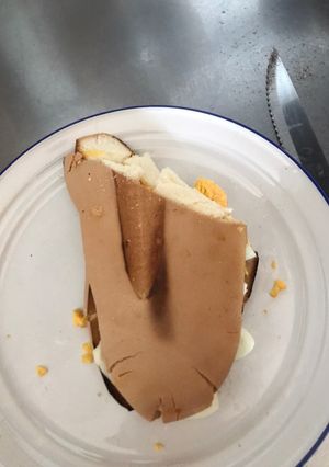 Una foto de Sándwich ligero con huevo cocidos