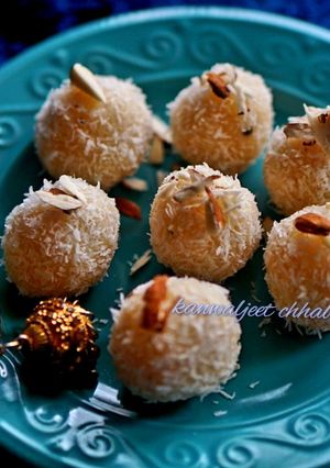 A picture of Vrat wale coconut ladoo.