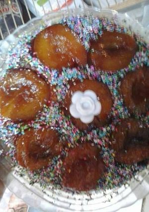Una foto de Torta invertida de durazno