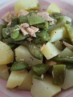 Una foto de Ensalada de patata y judía