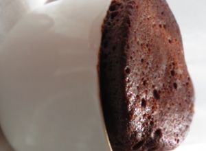 Una foto de Brownie casero de chocolate