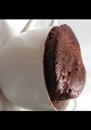 Una foto de Brownie casero de chocolate