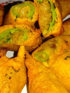 राजस्थानी मिर्ची वडा (Rajasthani mirchi vada recipe in Hindi) रेसिपी मुख्य फोटो