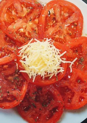 Una foto de Carpaccio de tomate