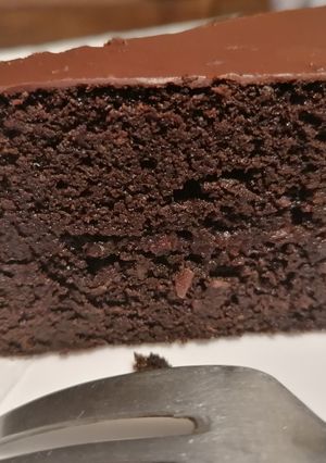 Glutén, laktózmentes karobos csokitorta recept fotója