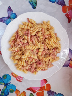 Una foto de Espirales a la carbonara 😋