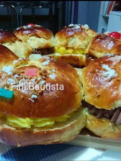 Una foto de Roscón de Reyes relleno de trufa y crema de naranja