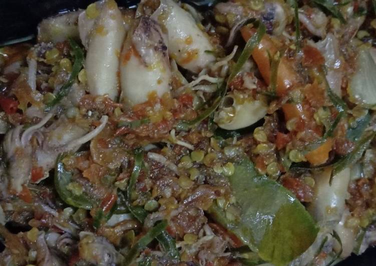 Langkah Mudah untuk Menyiapkan Sambal Cumi Asin Daun Jeruk 🦑🌶🌿 yang Lezat